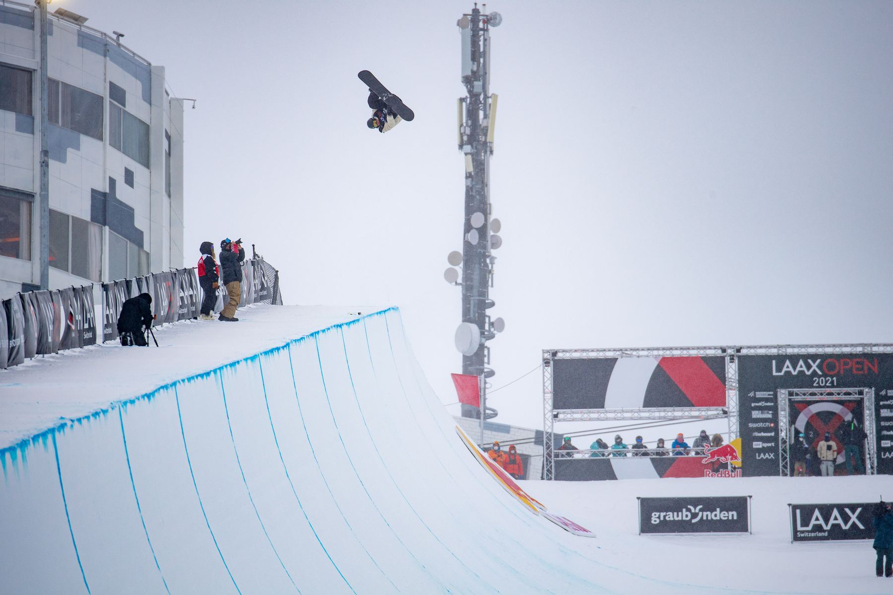 David Habluetzel in der Halfpipe bei den Laax Open