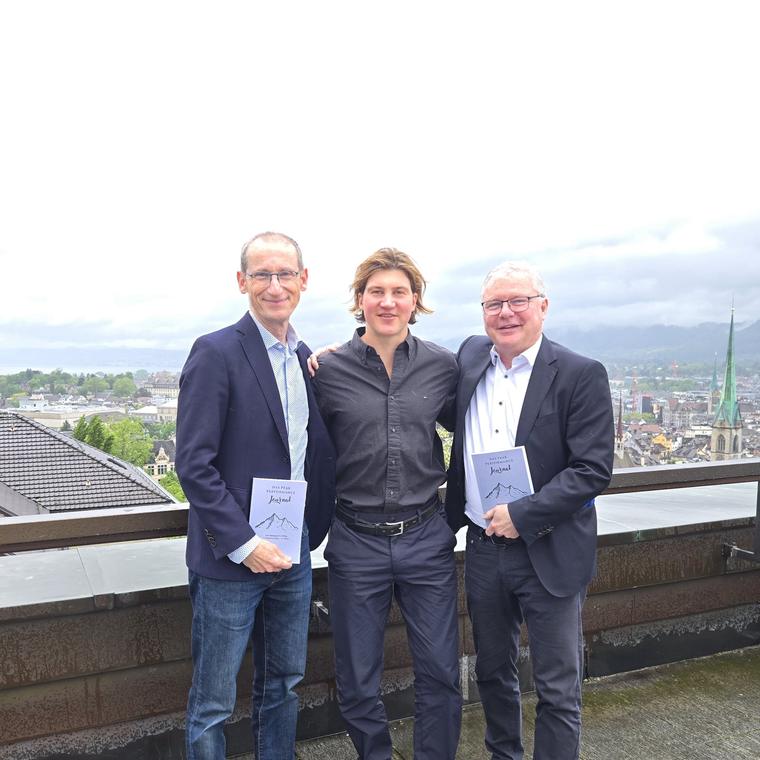 Leserinnen und Leser mit dem Peak Performance Journal