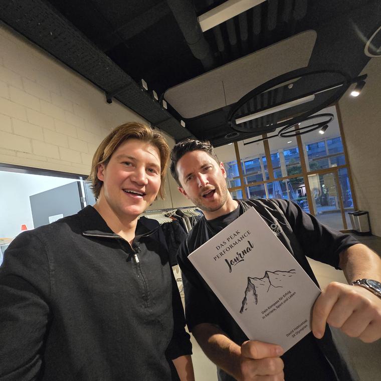 Leserinnen und Leser mit dem Peak Performance Journal